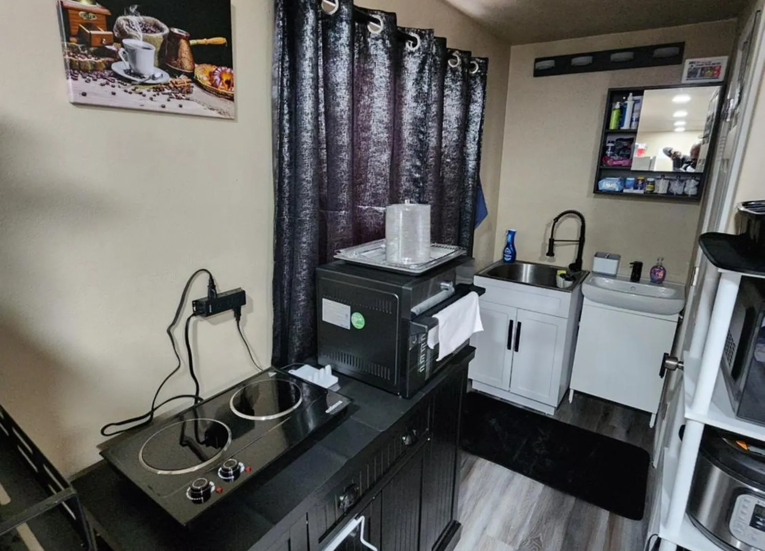 Entire Basement With Private Entrance Within Walking Distance From The Gaylord Hotel Aurora Guest house