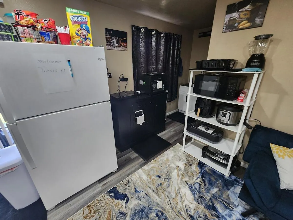 Entire Basement With Private Entrance Within Walking Distance From The Gaylord Hotel Aurora Guest house