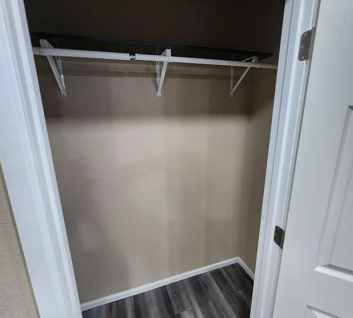 Entire Basement With Private Entrance Within Walking Distance From The Gaylord Hotel Aurora United States