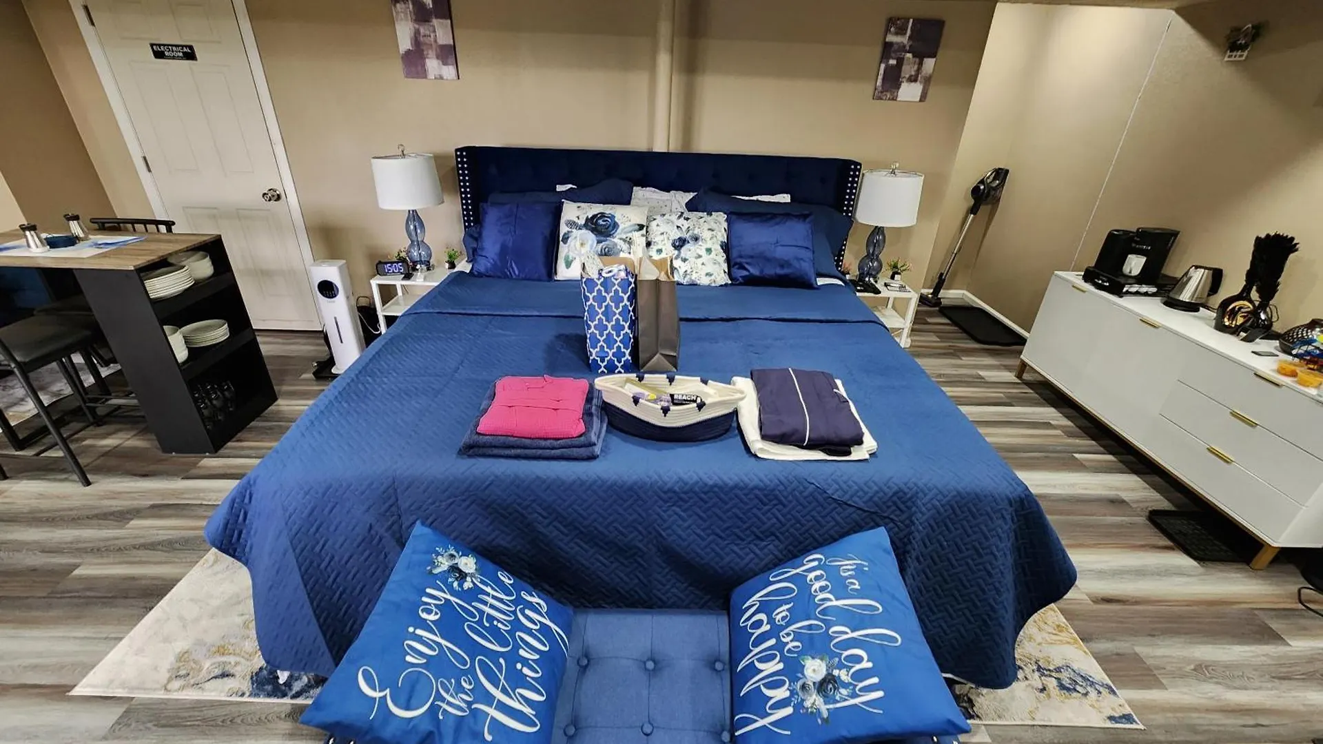 Entire Basement With Private Entrance Within Walking Distance From The Gaylord Hotel Aurora 0*,  United States